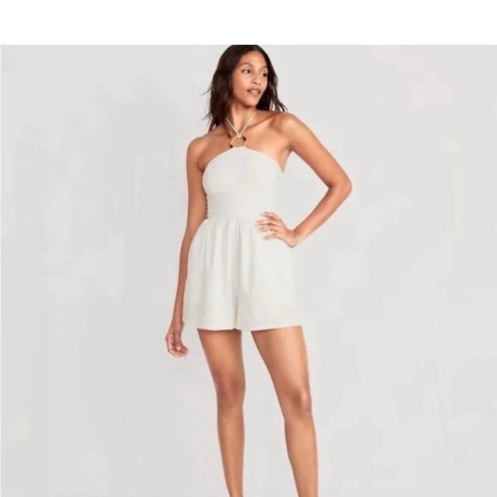 Old Navy white linen blend o-ring halter romper perfect conditions size Medium
